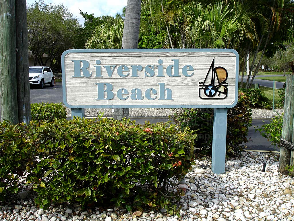 Riverside Beach Signage